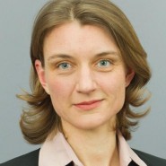 Dr Daniela Schwarzer